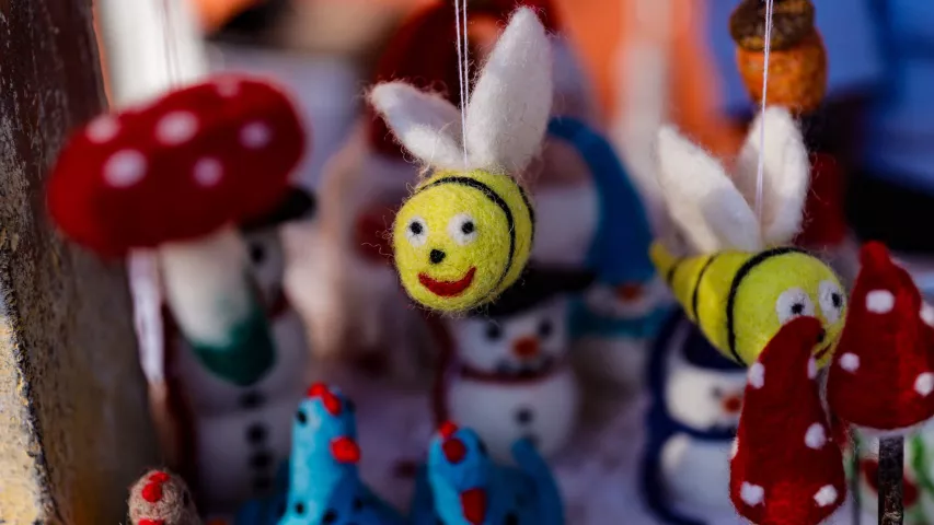 Erntedankfest Kuhhorst 2025 - Verkaufsstand Dekoartikel aus Filz - hier Bienen und Fliegenpilze