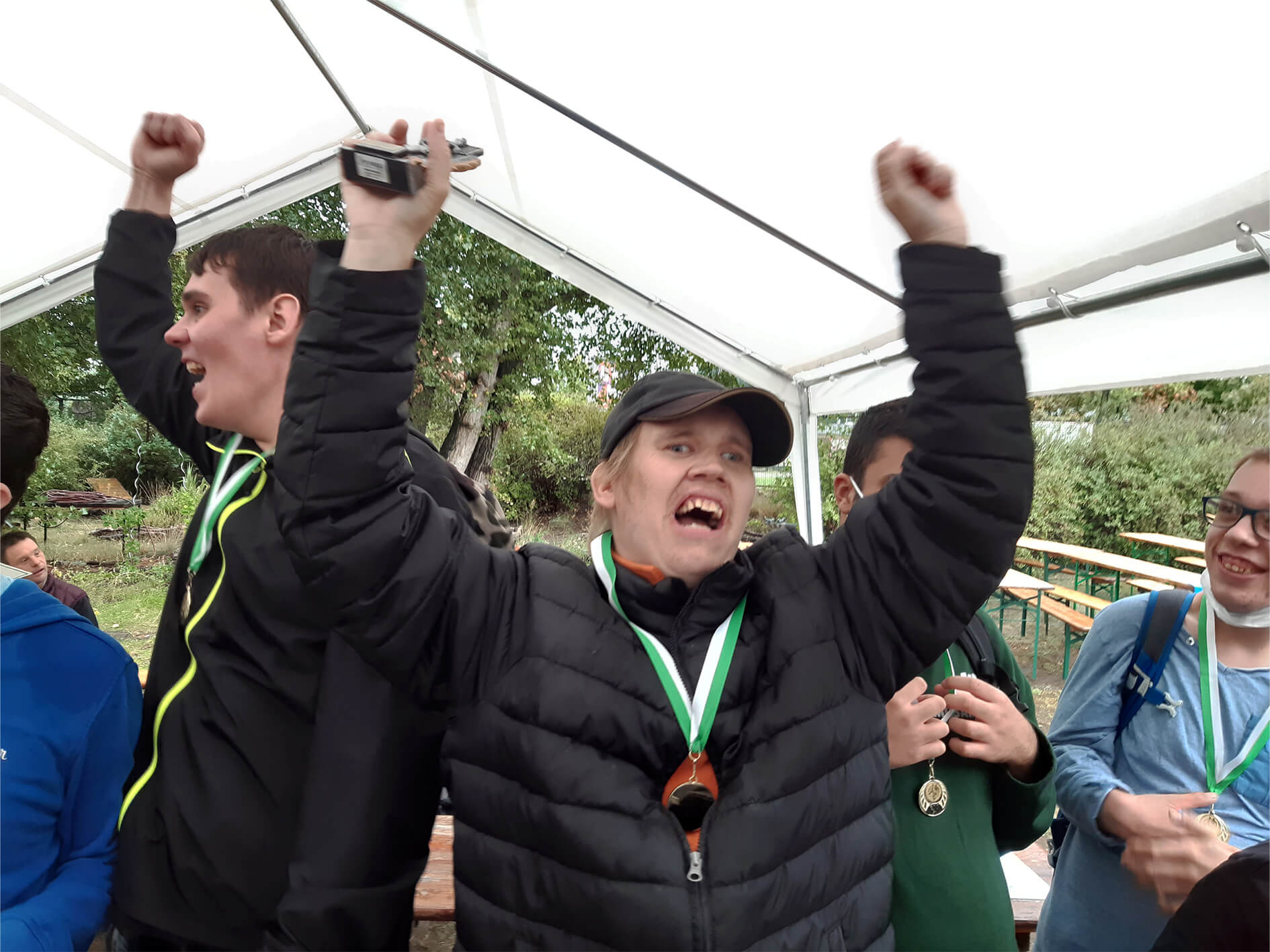 Freude über Medaillen und Pokal