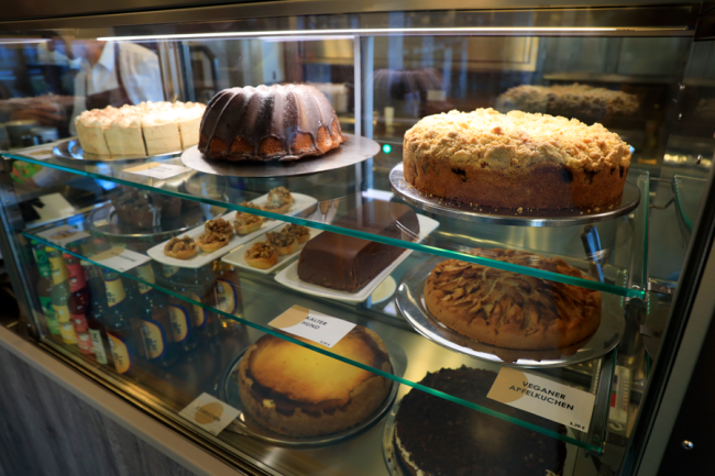 Das Café Inge bietet eine große Auswahl an Kuchen und Kaffeespezialitäten