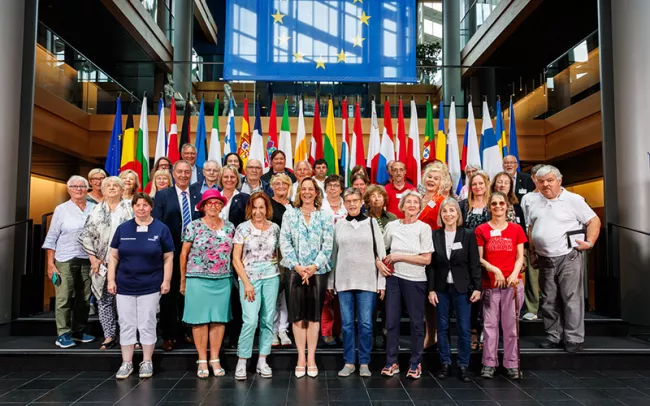 Besuchergruppe im Europäischen Parlament - mit dabei der Mosaik-Werkstattrat - auf Einladung von Hildegard Bentele (Mitte) 