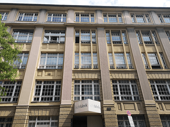 Fassade Lichtfabrik Eingang Kohlfurter Straße