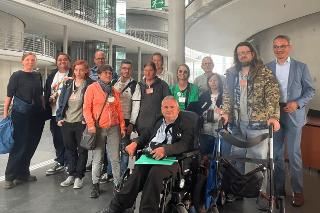 Zum Schichtwechsel 2025 besucht der Werkstattrat von Mosaik den Deutschen Bundestag