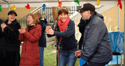Unsere Trommelgruppe begeistert die Gäste des Frühlingsfestes in der Spandauer Götelstraße