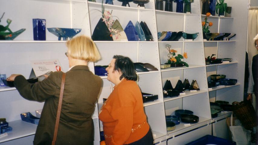 1996 - Messestand mit Produkten aus der damaligen Töpferwerkstatt von Mosaik