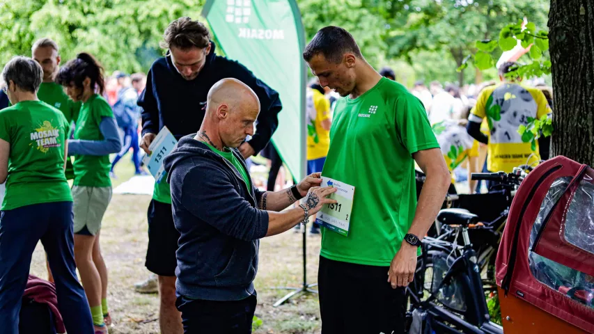 5x5-Teamstaffel - Hilfe beim Anbringen der Laufnummer