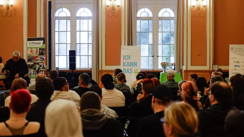Empowerment-Tag 2026 im Roten Rathaus - Blick aus dem Publikum auf die Bühne