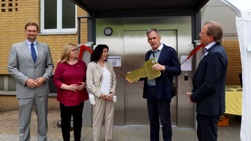 Schlüsselübergabe Aufzug