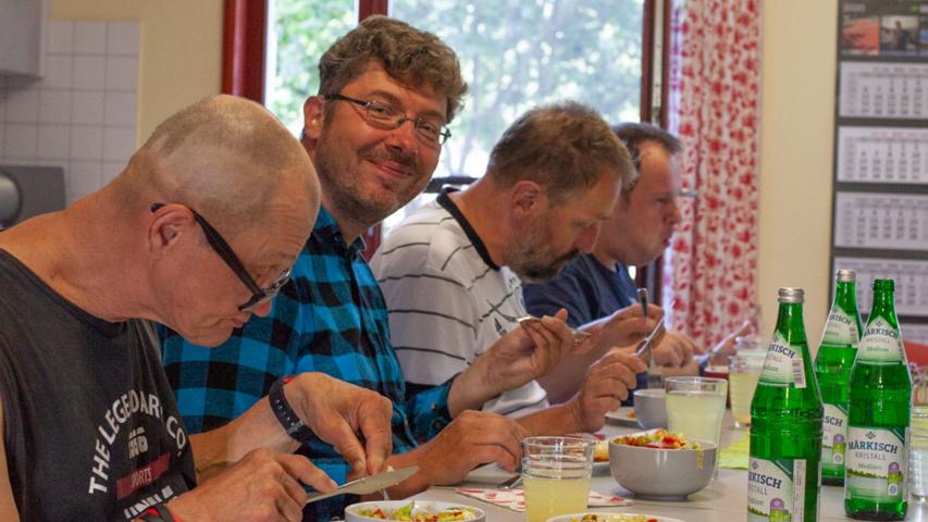 Abendessen im Gemeinschaftswohnen Kuhhorst