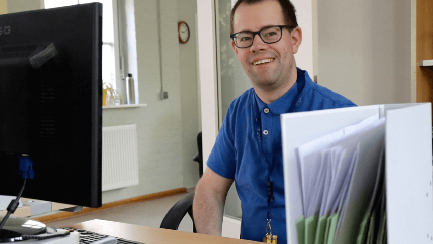 Tag der offenen Tür in Reinickendorf: Beschäftigte stellen ihren Arbeitsplatz vor - hier Versand/Support