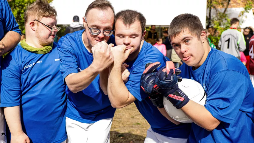 Teamgeist beim BFB-Fußballturnier von Mosaik in Spandau