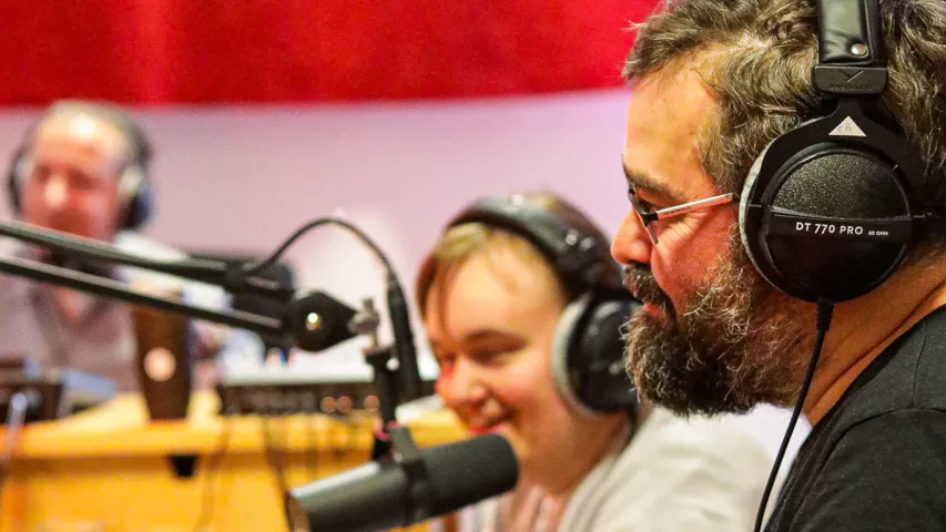 Radio Kohli-Moderatoren Carsten und Rosi im Interview mit Fatoni