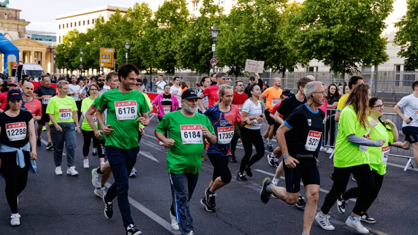 Mosaik beim Berliner Firmenlauf 2025 - Auf der Überholspur