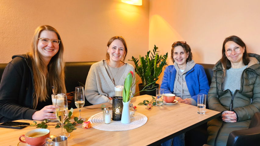 Glückliche Gäste im Café Schwartzsche Villa