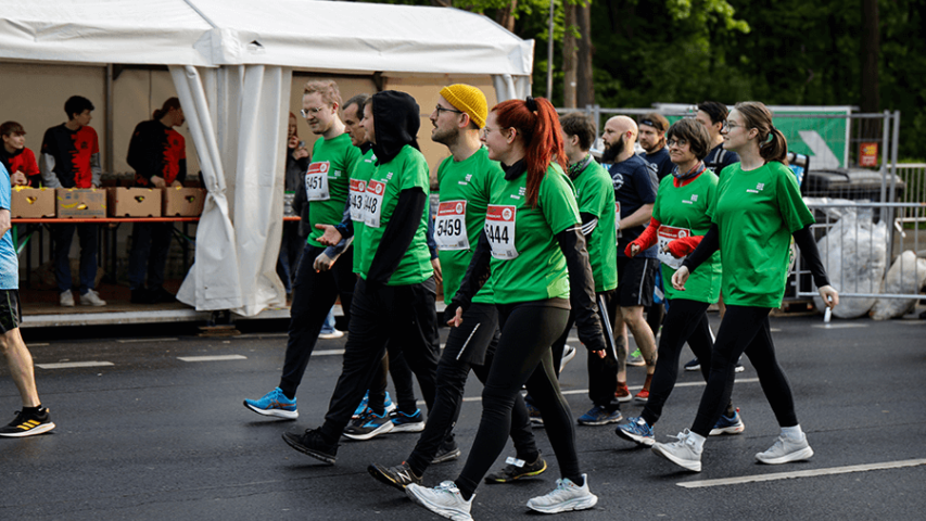 Sportlerinnen und Sportler von Mosaik bei 22. Berliner Firmenlauf