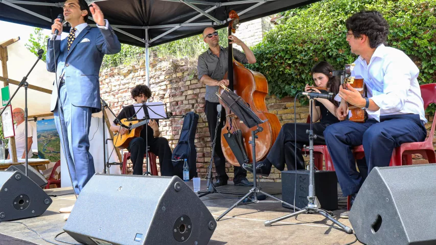 David Rose und sein Swingtett auf der Bühne beim 14. Königlichen Weinfest
