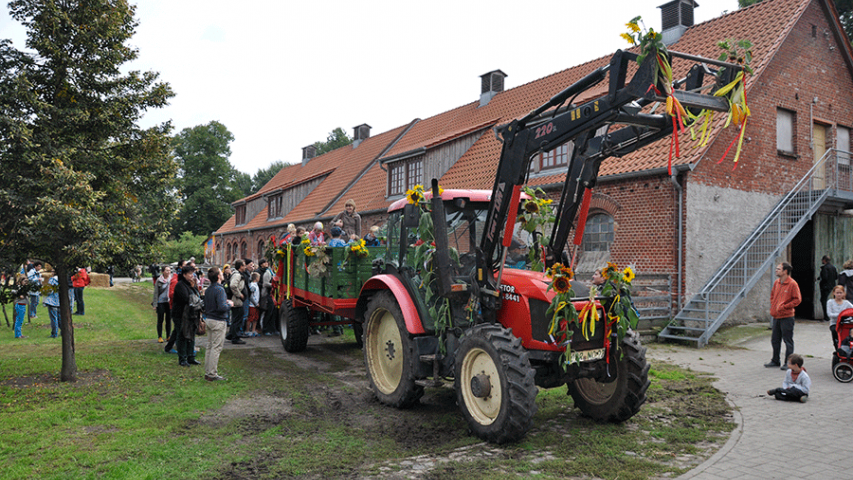 Kremserfahrten mit dem Traktor zum Erntedankfest auf dem Ökohof Kuhhorst