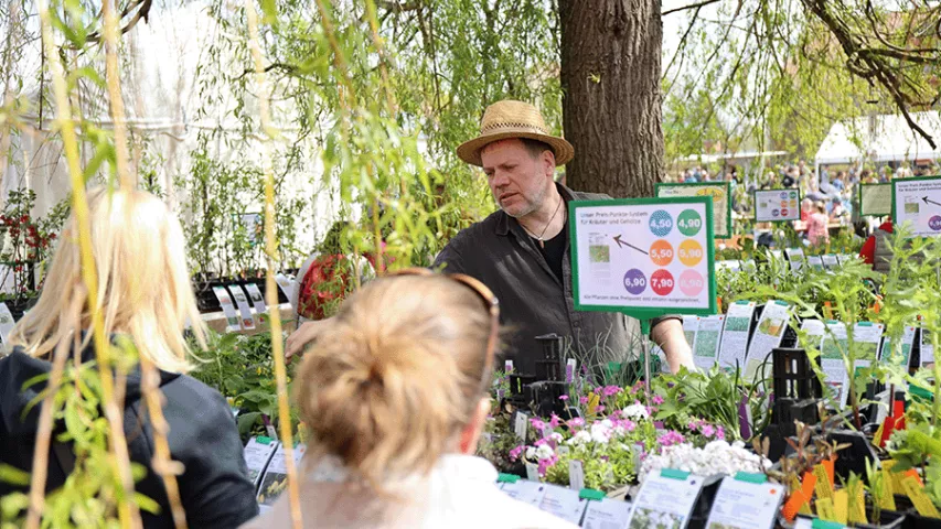 Händler auf dem Kuhhorster Maifest