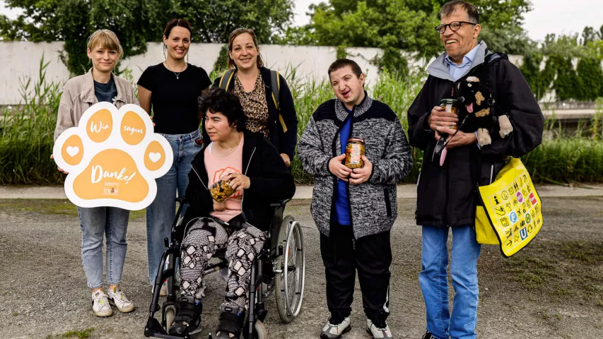 Mosaik-Kiezhilfe: BFB-Teilnehmende backen Hundekekse für das Berliner Tierheim