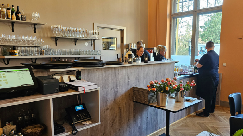 Der neue Tresen im Café Schwartzsche Villa