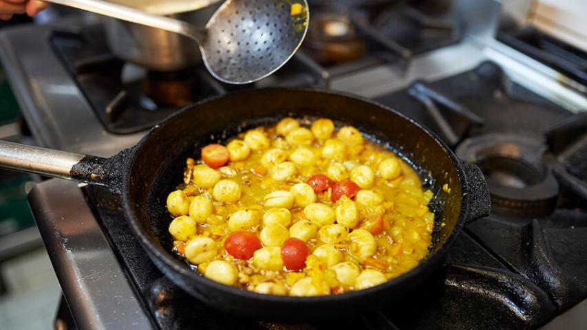 Pfanne mit Gnocchi im Restaurant Charlottchen