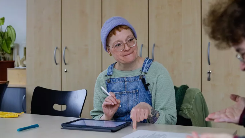 Moderatorin in der Mosaik-Prüfgruppe für Leichte Sprache