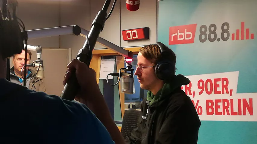 Mitarbeiter von Mosaik zu Gast beim Radio