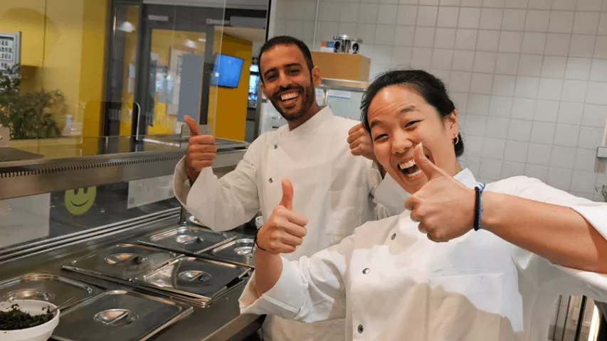 Die Mitarbeitenden von Idealo hatten großen Spaß bei ihrem Schichtwechsel - hier in der Mosaik-Kantine in Mitte