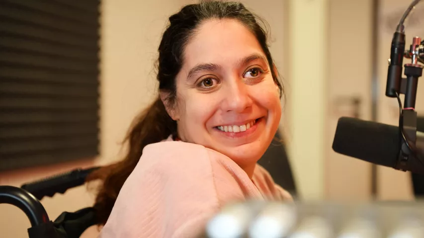 Asiye - Moderatorin von Radio Kohli bei Mosaik-Berlin