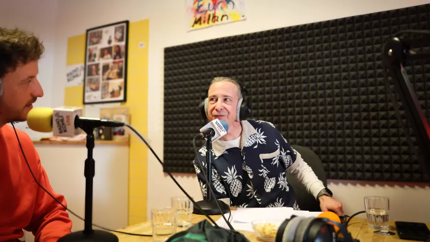 Giuliano - eigentlich der Mann hinter der Technik von Radio Kohli bei Mosaik-Berlin - diesmal aber hinter dem Mikro