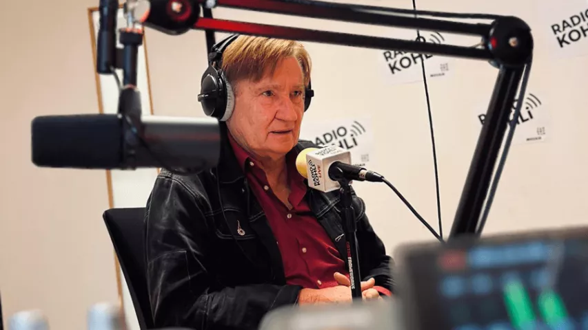 Ulli Zelle im Studio von Radio Kohli