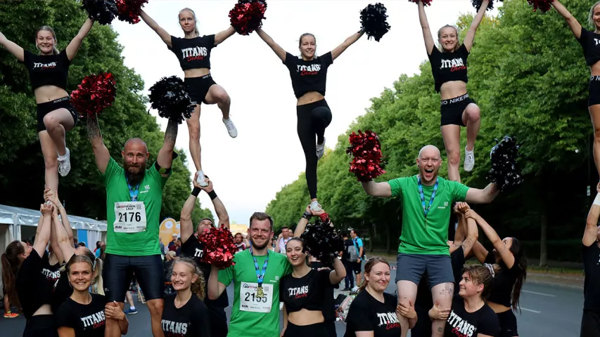Feiern mit den Cheerleadern